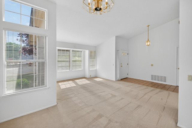 5809 Sheaves Ct, Elk Grove, CA 95758