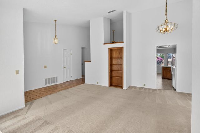 5809 Sheaves Ct, Elk Grove, CA 95758