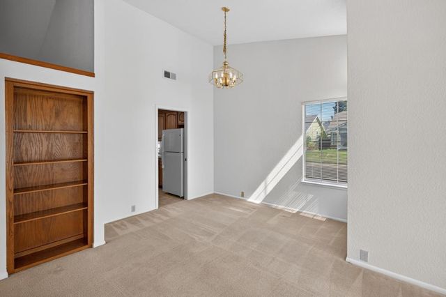 5809 Sheaves Ct, Elk Grove, CA 95758