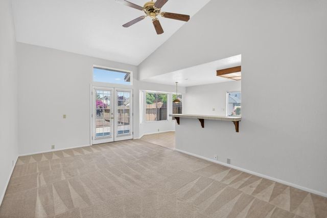 5809 Sheaves Ct, Elk Grove, CA 95758