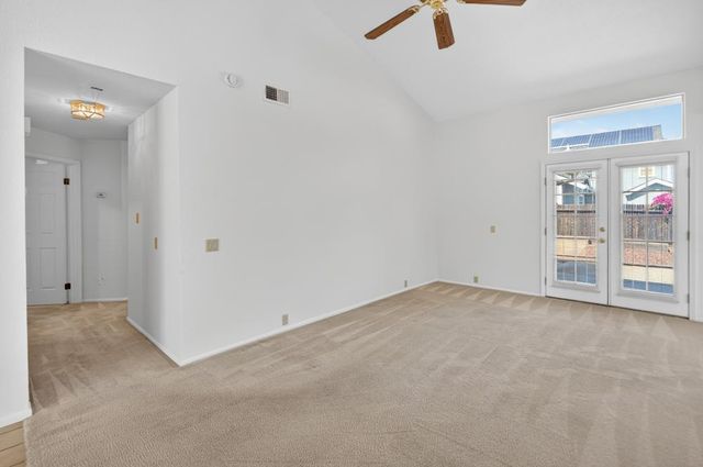 5809 Sheaves Ct, Elk Grove, CA 95758