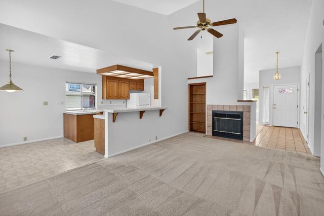 5809 Sheaves Ct, Elk Grove, CA 95758