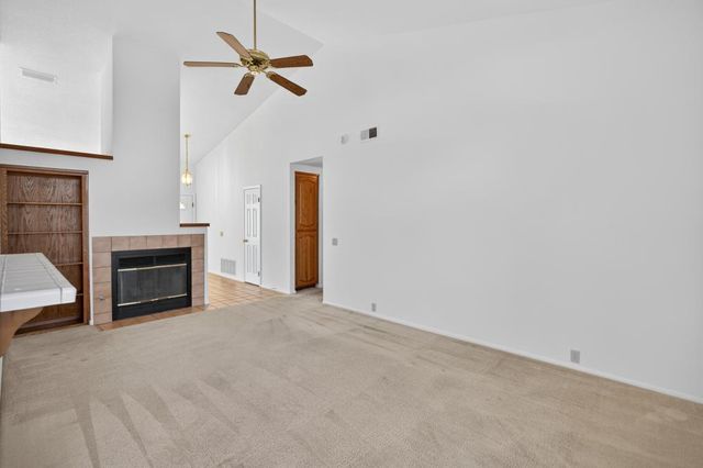 5809 Sheaves Ct, Elk Grove, CA 95758