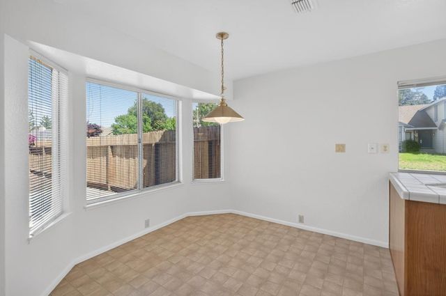 5809 Sheaves Ct, Elk Grove, CA 95758