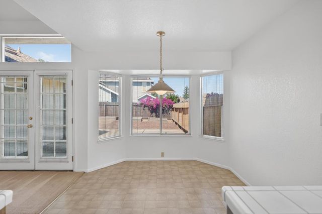 5809 Sheaves Ct, Elk Grove, CA 95758
