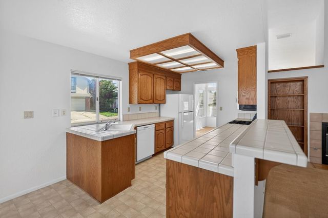 5809 Sheaves Ct, Elk Grove, CA 95758