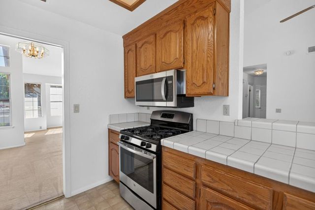 5809 Sheaves Ct, Elk Grove, CA 95758