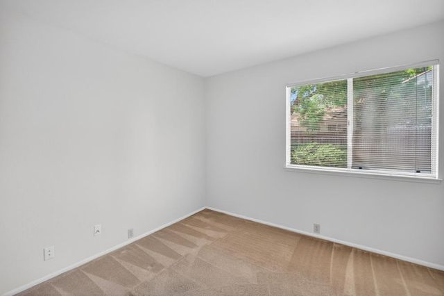 5809 Sheaves Ct, Elk Grove, CA 95758