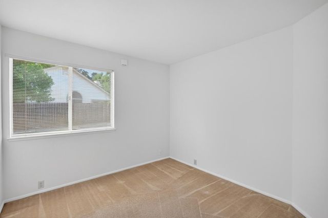 5809 Sheaves Ct, Elk Grove, CA 95758