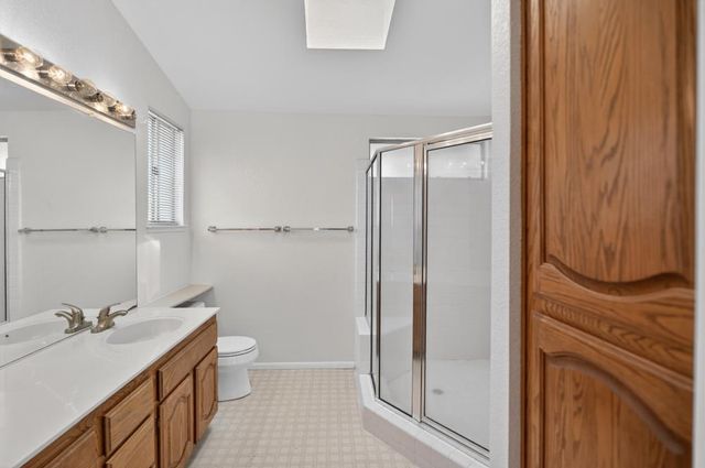 5809 Sheaves Ct, Elk Grove, CA 95758