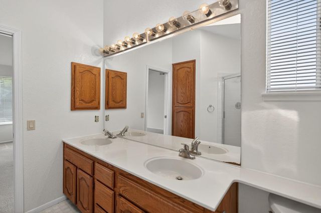 5809 Sheaves Ct, Elk Grove, CA 95758