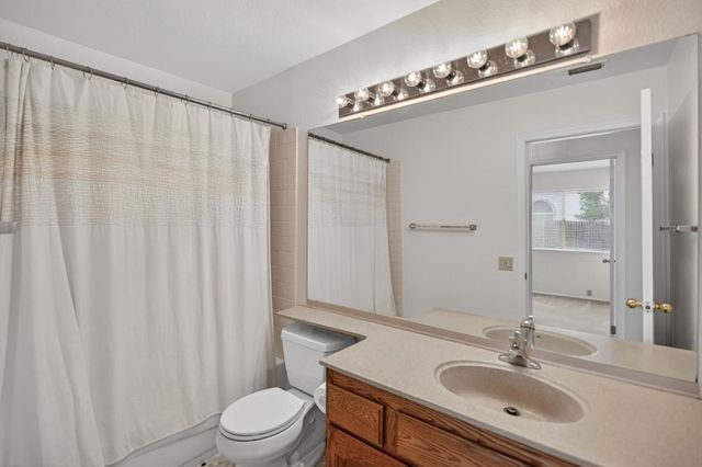 5809 Sheaves Ct, Elk Grove, CA 95758