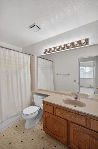 5809 Sheaves Ct, Elk Grove, CA 95758