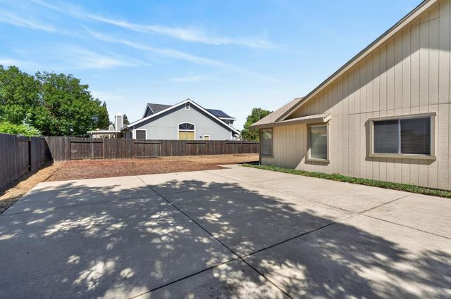 5809 Sheaves Ct, Elk Grove, CA 95758