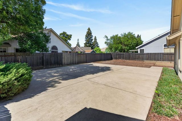 5809 Sheaves Ct, Elk Grove, CA 95758