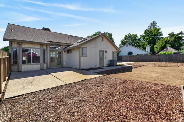 5809 Sheaves Ct, Elk Grove, CA 95758