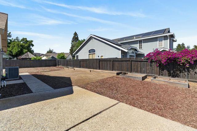 5809 Sheaves Ct, Elk Grove, CA 95758