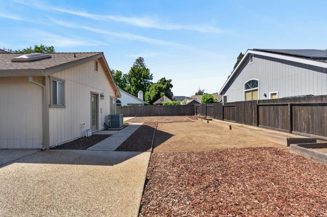 5809 Sheaves Ct, Elk Grove, CA 95758