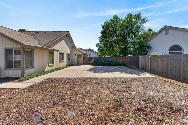 5809 Sheaves Ct, Elk Grove, CA 95758