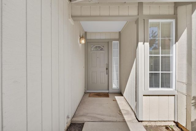 5809 Sheaves Ct, Elk Grove, CA 95758