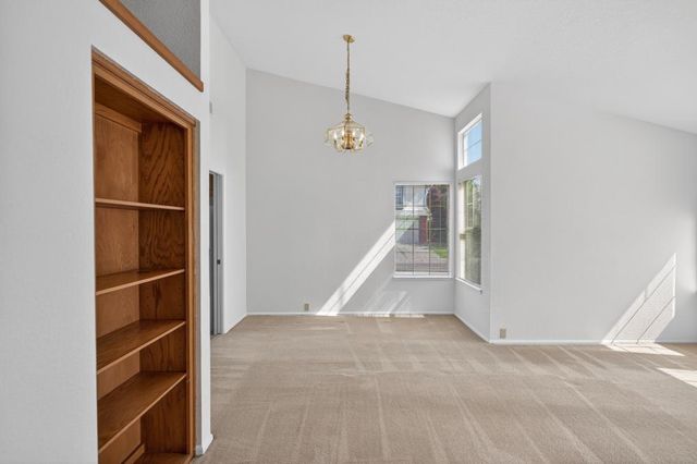 5809 Sheaves Ct, Elk Grove, CA 95758