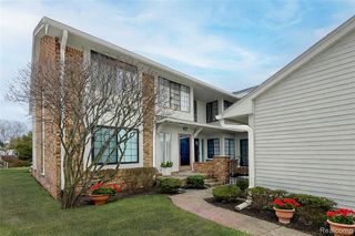 6011 Pebble Lane Court, West Bloomfield, MI 48322