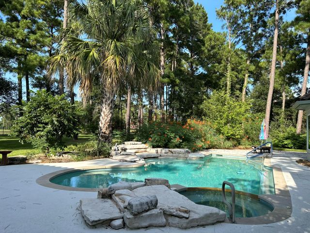 110 Pine CT, Bastrop, TX 78602