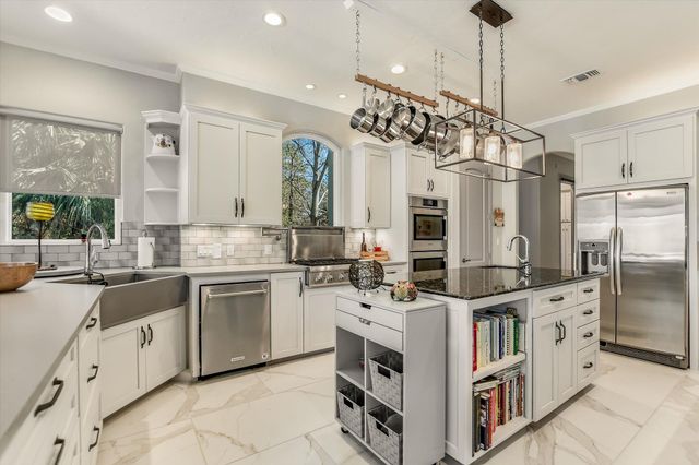 110 Pine CT, Bastrop, TX 78602