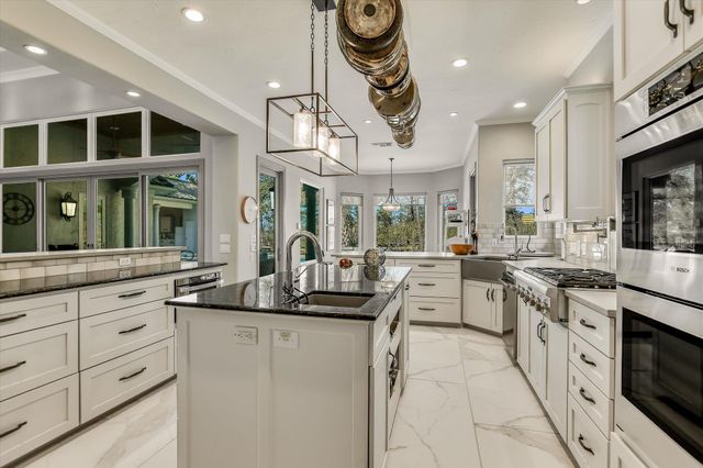 110 Pine CT, Bastrop, TX 78602