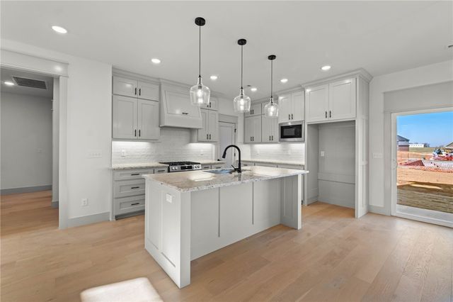 7006 High Meadow Boulevard, Bentonville, AR 72713