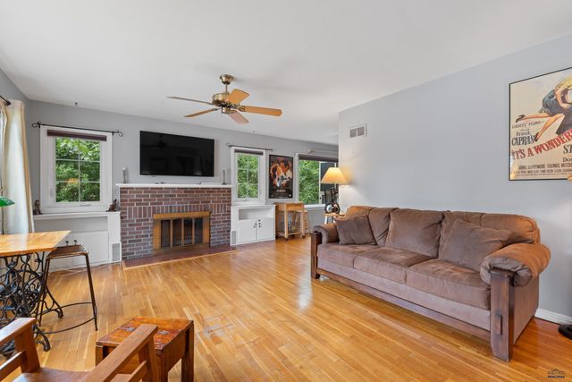 1011 ST CHARLES, Rapid City, SD 57701