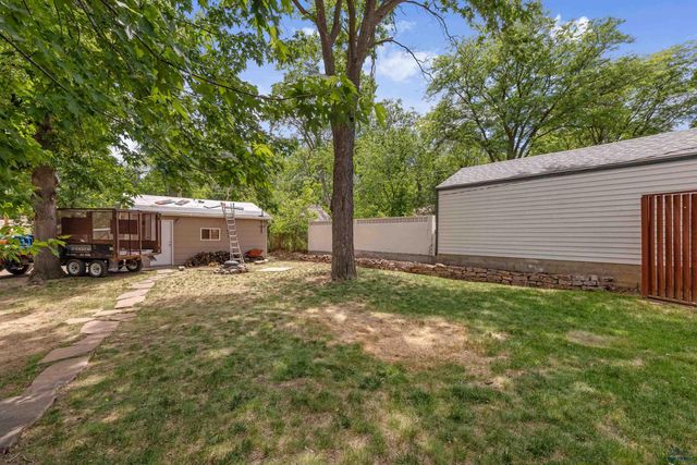 1011 ST CHARLES, Rapid City, SD 57701