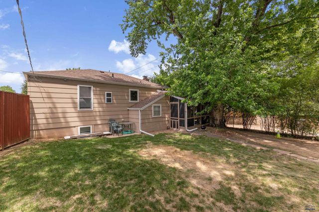 1011 ST CHARLES, Rapid City, SD 57701