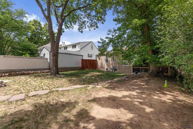 1011 ST CHARLES, Rapid City, SD 57701