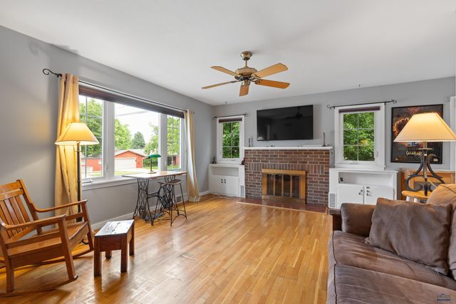 1011 ST CHARLES, Rapid City, SD 57701