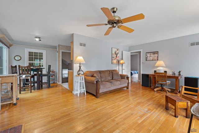 1011 ST CHARLES, Rapid City, SD 57701