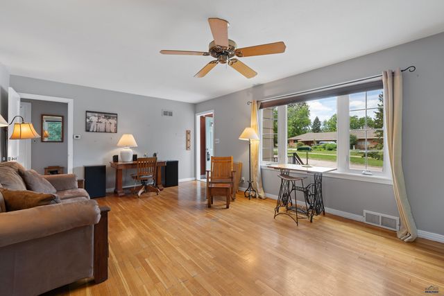 1011 ST CHARLES, Rapid City, SD 57701