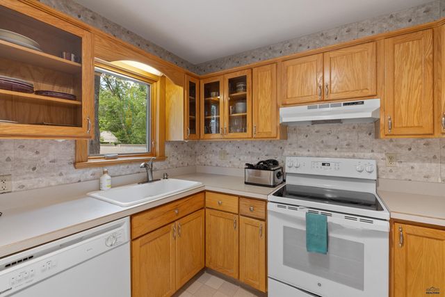 1011 ST CHARLES, Rapid City, SD 57701