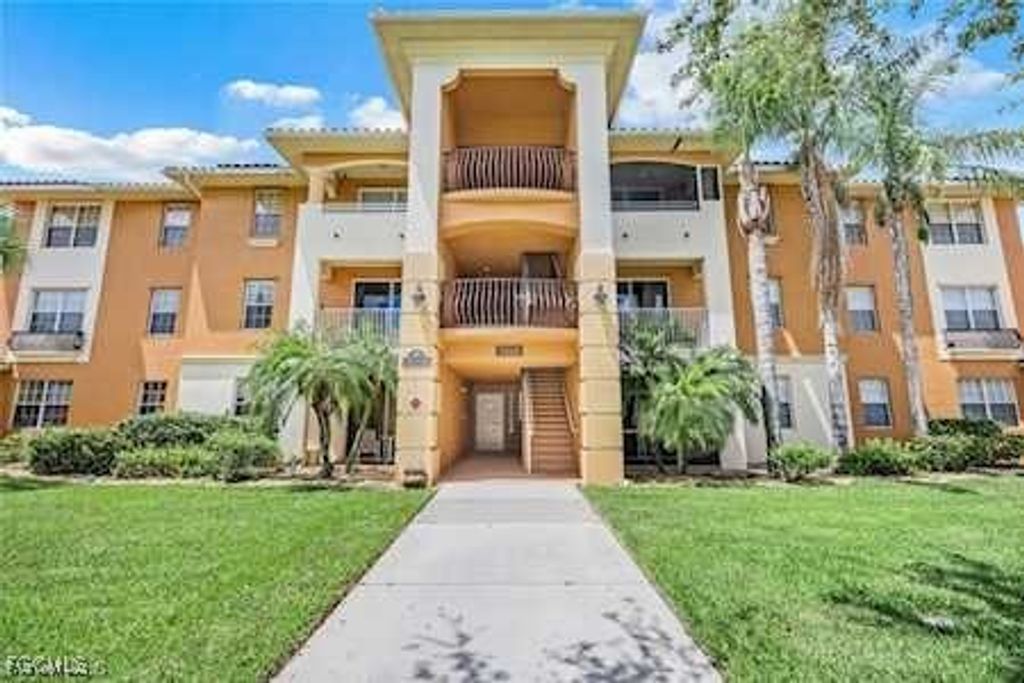 2904 NE Tuscan DR 104, Cape Coral, FL 33909