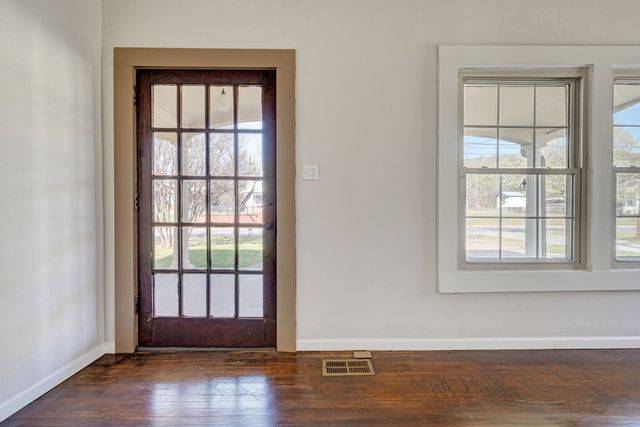 811 SW 5th Avenue, Mineral Wells, TX 76067