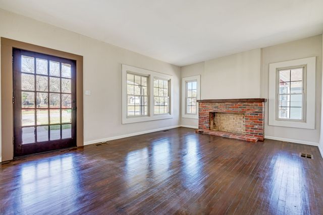 811 SW 5th Avenue, Mineral Wells, TX 76067