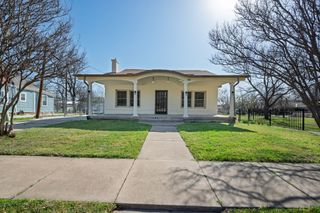 811 SW 5th Avenue, Mineral Wells, TX 76067
