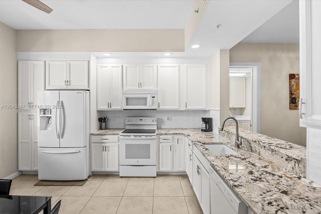 38 Harbour Isle Dr E Unit 104, Fort Pierce, FL 34949
