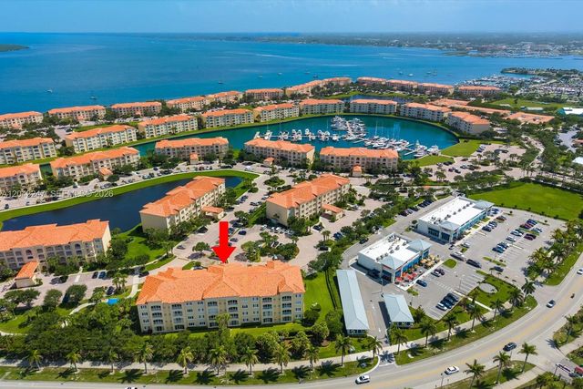 38 Harbour Isle Dr E Unit 104, Fort Pierce, FL 34949