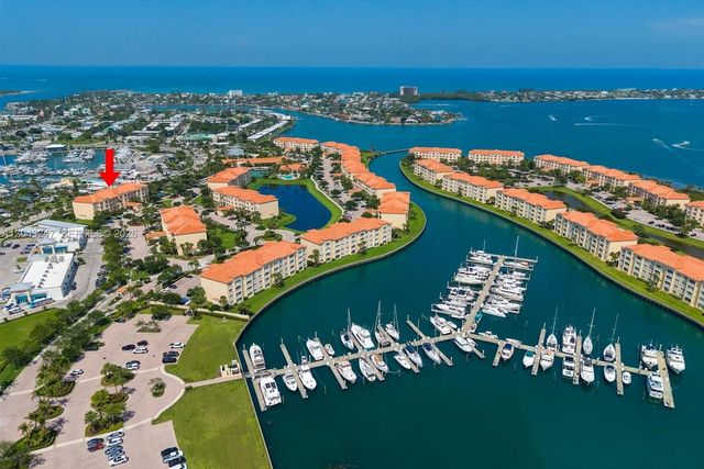 38 Harbour Isle Dr E Unit 104, Fort Pierce, FL 34949