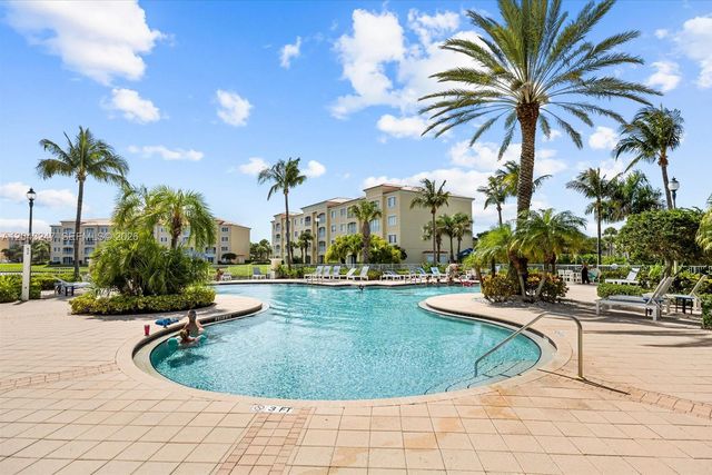 38 Harbour Isle Dr E Unit 104, Fort Pierce, FL 34949