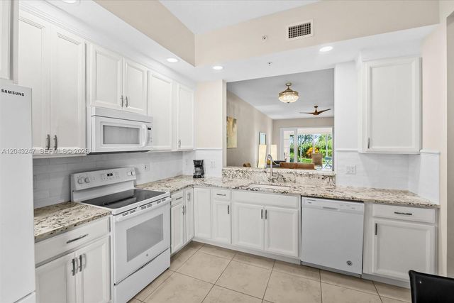 38 Harbour Isle Dr E Unit 104, Fort Pierce, FL 34949