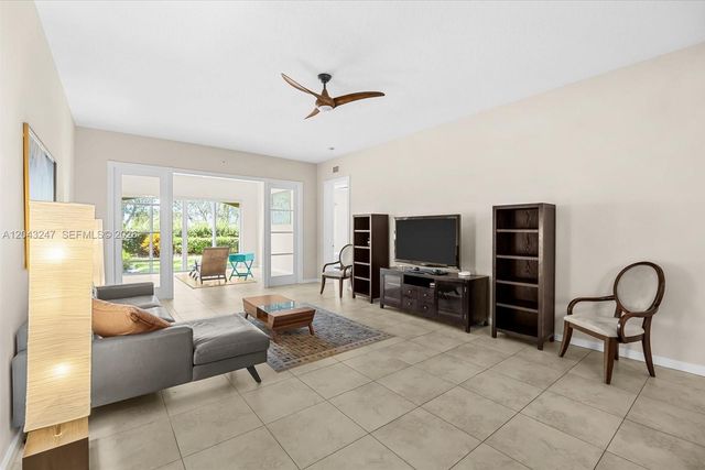 38 Harbour Isle Dr E Unit 104, Fort Pierce, FL 34949