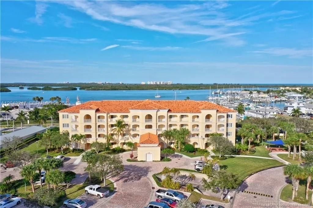 38 E Harbour Isle Dr E 104, Fort Pierce, FL 34949