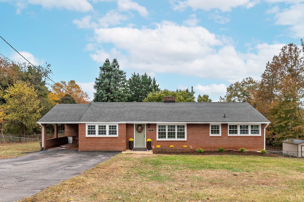 7133 Suncrest Drive, Lynchburg, VA 24502